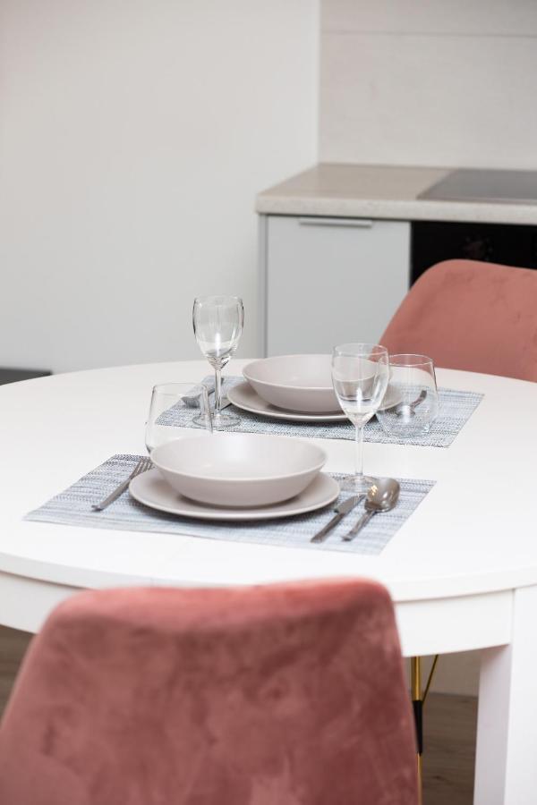 Metro Plocka Exquisite Apartments By Noclegi Renters Warschau Buitenkant foto
